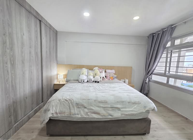 209 Pasir Ris Street 21, 209 Pasir Ris Street 21, 4 Bedrooms, 1,582 sqft, HDB Flat For Sale, by May Chua, 500145685 - Master Bedroom - PropertyGuru.com.sg