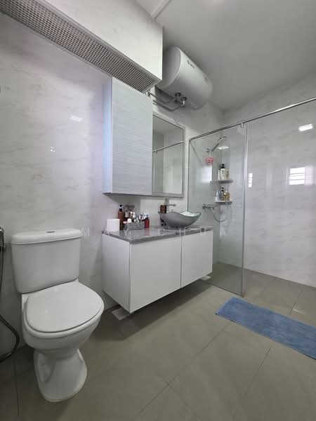 209 Pasir Ris Street 21, 209 Pasir Ris Street 21, 4 Bedrooms, 1,582 sqft, HDB Flat For Sale, by May Chua, 500145685 - Master Bathroom - PropertyGuru.com.sg