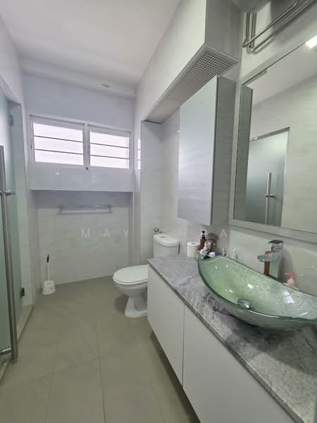 209 Pasir Ris Street 21, 209 Pasir Ris Street 21, 4 Bedrooms, 1,582 sqft, HDB Flat For Sale, by May Chua, 500145685 - Master Bathroom - PropertyGuru.com.sg