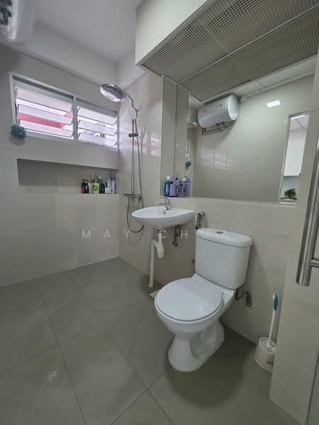 209 Pasir Ris Street 21, 209 Pasir Ris Street 21, 4 Bedrooms, 1,582 sqft, HDB Flat For Sale, by May Chua, 500145685 - Common Bathroom - PropertyGuru.com.sg