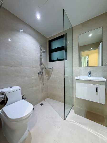 Hillview Green, 61 Hume Avenue, 2 Bedrooms, 1,173 sqft, Condominium For Sale, by Joyce Lye Hui Xin, 500145690 - Bathroom - PropertyGuru.com.sg