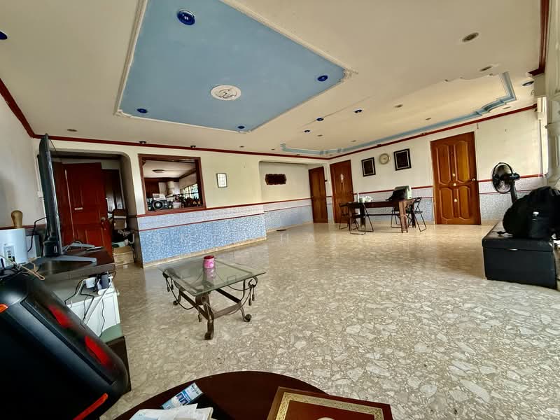 7 Teck Whye Avenue, 7 Teck Whye Avenue, 3 Bedrooms, 1,421 sqft, HDB Flat For Sale, by James Harley, 500145692 - Living Room - PropertyGuru.com.sg