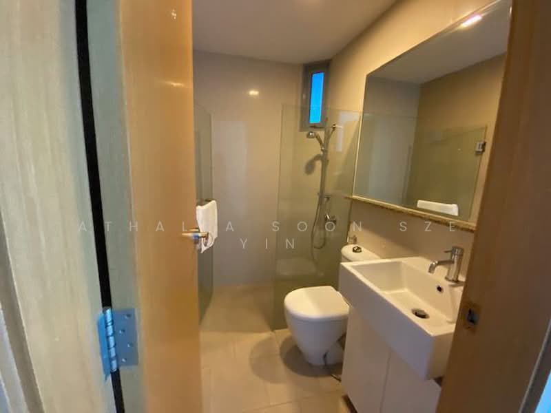 Bleu @ East Coast, 562 Upper East Coast Road, 2 Bedrooms, 1,023 sqft, Condominium For Sale, by Athalia Soon Sze Yin, 500145709 - Bathroom - PropertyGuru.com.sg