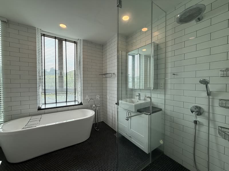 Sunset Terrace, Sunset Drive, 5 Bedrooms, 5,200 sqft, Semi-Detached House For Rent, by Gary Lim, 500145717 - Bathroom - PropertyGuru.com.sg