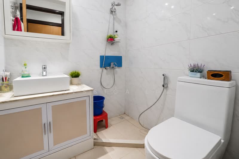 Regent Heights, 56 Bukit Batok East Avenue 5, 2 Bedrooms, 1,023 sqft, Condominium For Sale, by Jessica Lim, 500145721 - Bathroom - PropertyGuru.com.sg