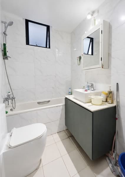 Regent Heights, 56 Bukit Batok East Avenue 5, 2 Bedrooms, 1,023 sqft, Condominium For Sale, by Jessica Lim, 500145721 - Bathroom - PropertyGuru.com.sg