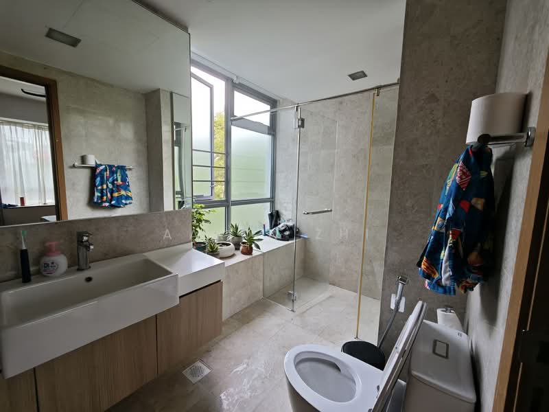 ClementiWoods Condominium, 78 West Coast Road, 2 Bedrooms, 1,001 sqft, Condominium For Sale, by Aaron Zhi, 500145722 - Bathroom - PropertyGuru.com.sg
