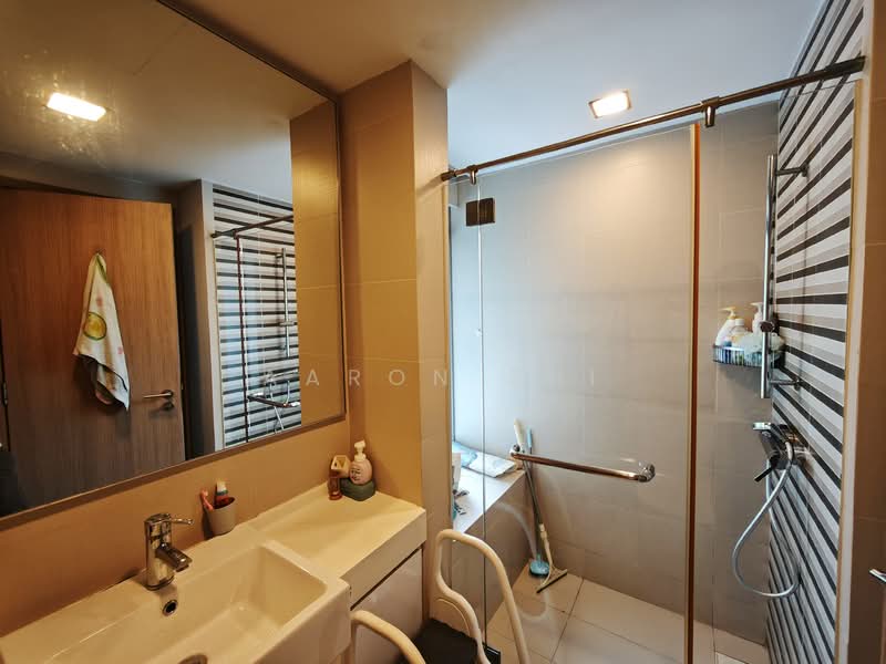 ClementiWoods Condominium, 78 West Coast Road, 2 Bedrooms, 1,001 sqft, Condominium For Sale, by Aaron Zhi, 500145722 - Bathroom - PropertyGuru.com.sg