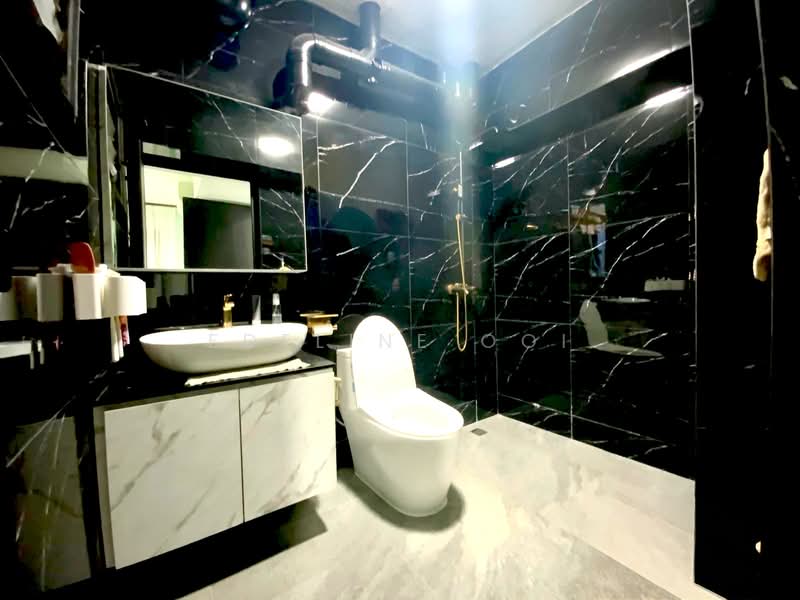 655A Jurong West Street 61, 655A Jurong West Street 61, 2 Bedrooms, 926 sqft, HDB Flat For Sale, by Edeline Ooi, 500145726 - Master bath - PropertyGuru.com.sg