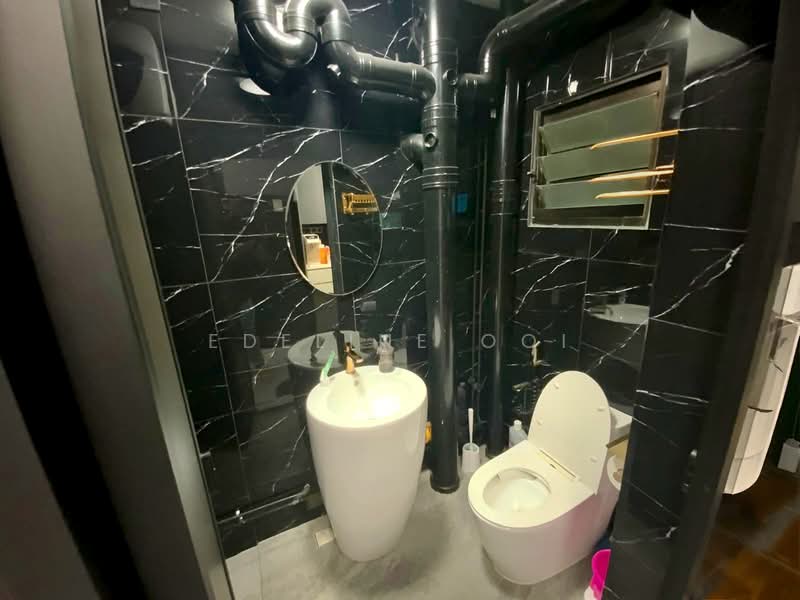 655A Jurong West Street 61, 655A Jurong West Street 61, 2 Bedrooms, 926 sqft, HDB Flat For Sale, by Edeline Ooi, 500145726 - Common bath - PropertyGuru.com.sg