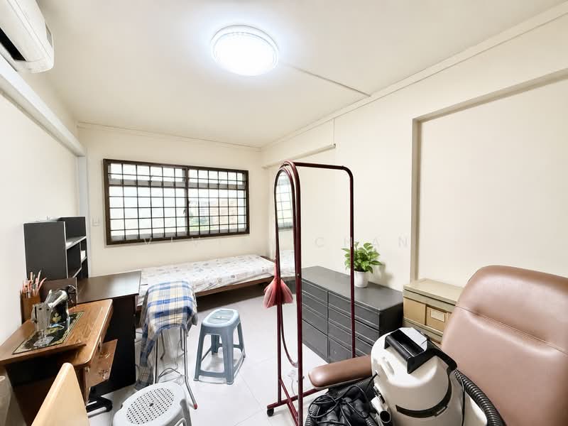 450C Tampines Street 42, 450C Tampines Street 42, 3 Bedrooms, 1,140 sqft, HDB Flat For Sale, by VIVIAN Chan, 500145744 - Bedroom - PropertyGuru.com.sg