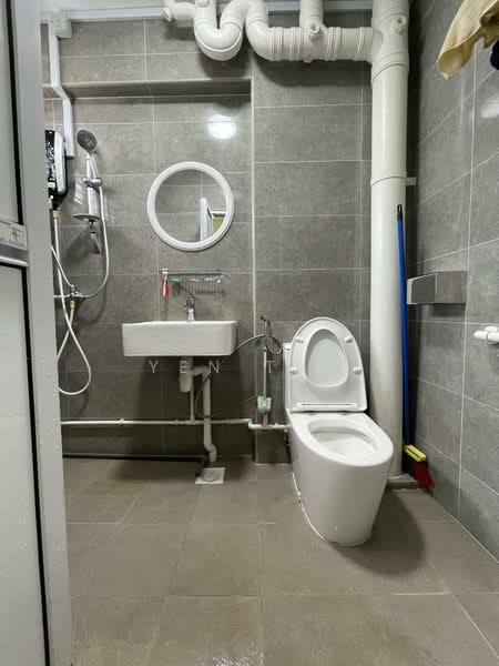 422 Choa Chu Kang Avenue 4, 422 Choa Chu Kang Avenue 4, 3 Bedrooms, 1,119 sqft, HDB Flat For Sale, by Yen Tan, 500145747 - Bathroom - PropertyGuru.com.sg