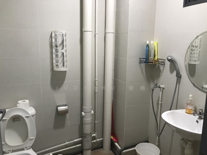Vertex, 33 Ubi Avenue 3, 1,733 sqft, Light Industrial (B1) For Sale, by Judy Hu 胡艳, 500145757 - Bathroom - CommercialGuru.com.sg