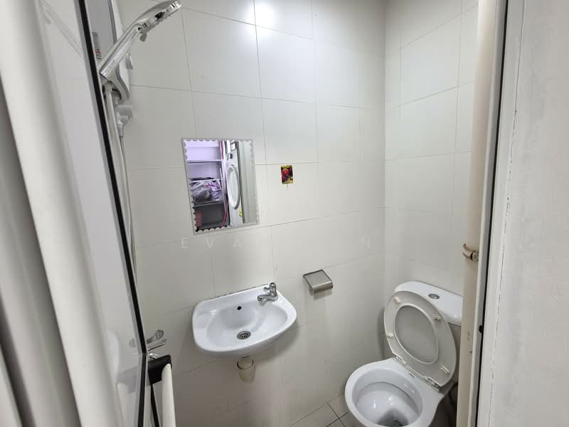 The Parc Condominium, 3 West Coast Walk, Room Rental, 150 sqft, Condominium For Rent, by Evan Tan, 500145766 - Bathroom - PropertyGuru.com.sg