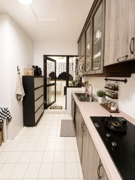 297A Choa Chu Kang Avenue 2, 297A Choa Chu Kang Avenue 2, 3 Bedrooms, 1,087 sqft, HDB Flat For Sale, by Farah Nadhirah, 500145770 - Kitchen - PropertyGuru.com.sg