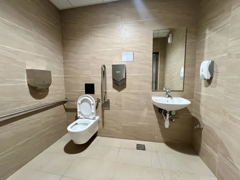 CHEAP CITY FRINGE B1 HUGE FLOOR PLATE NEAR MRT, , 12,712 sqft, Light Industrial (B1) For Rent, by Naomi Wu, 500145786 - Bathroom - CommercialGuru.com.sg