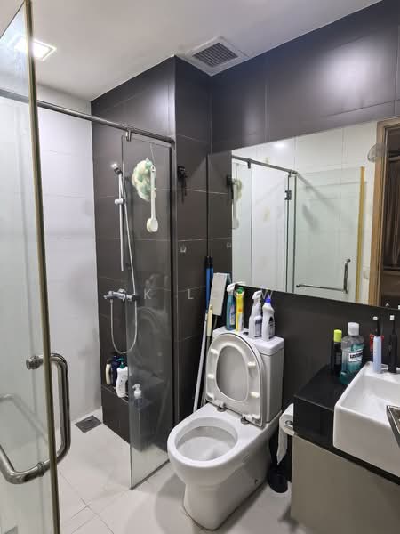 Esparina Residences, 117 Compassvale Bow, Studio, 420 sqft, Executive Condominium For Rent, by CK Leow, 500145804 - Bathroom - PropertyGuru.com.sg