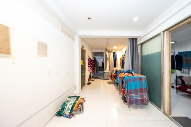 1017 Upper Serangoon Road, 1017 Upper Serangoon Road, 3 Bedrooms, 1,010 sqft, Apartment For Sale, by Denise Seow, 500145808 - Corridor - PropertyGuru.com.sg