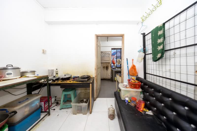 1017 Upper Serangoon Road, 1017 Upper Serangoon Road, 3 Bedrooms, 1,010 sqft, Apartment For Sale, by Denise Seow, 500145808 - Kitchen - PropertyGuru.com.sg