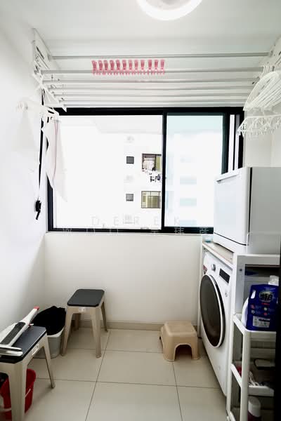 415C Northshore Drive, 415C Northshore Drive, 3 Bedrooms, 1,012 sqft, HDB Flat For Sale, by Derek Woo 吴玮彦, 500145819 - Balcony - PropertyGuru.com.sg