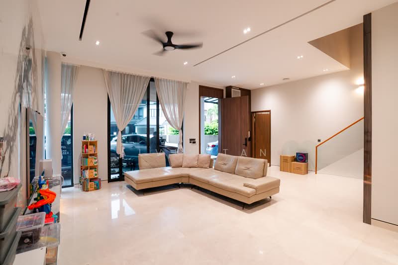 ALMOST BRAND NEW 3.5 STRY DETACHED HOUSE, LENGKONG LIMA/ LENGKONG EMPAT/ LENGKONG DUA, 8 Bedrooms, 8,000 sqft, Detached House For Sale, by Alvin Tan, 500145841 - Living Room - PropertyGuru.com.sg