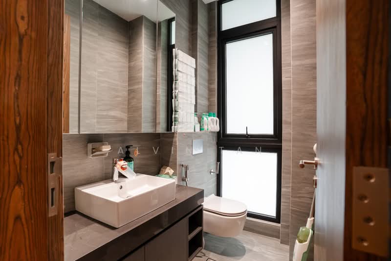 ALMOST BRAND NEW 3.5 STRY DETACHED HOUSE, LENGKONG LIMA/ LENGKONG EMPAT/ LENGKONG DUA, 8 Bedrooms, 8,000 sqft, Detached House For Sale, by Alvin Tan, 500145841 - Bathroom - PropertyGuru.com.sg