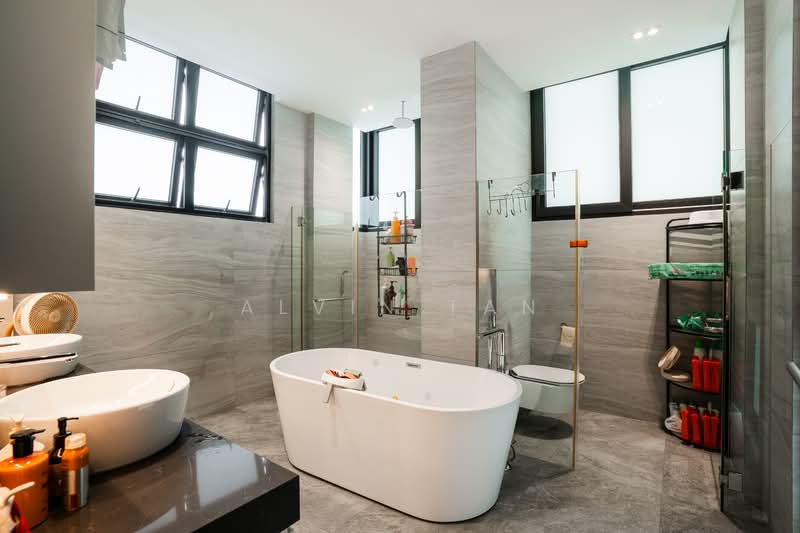 ALMOST BRAND NEW 3.5 STRY DETACHED HOUSE, LENGKONG LIMA/ LENGKONG EMPAT/ LENGKONG DUA, 8 Bedrooms, 8,000 sqft, Detached House For Sale, by Alvin Tan, 500145841 - Bathroom - PropertyGuru.com.sg