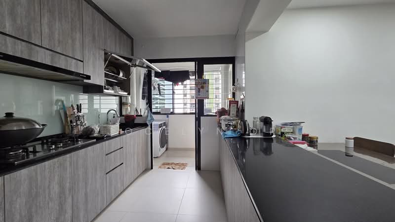 606D Tampines Street 61, 606D Tampines Street 61, 4 Bedrooms, 1,281 sqft, HDB Flat For Sale, by Jocelyn Or, 500145849 - Spacious kitchen with a yard - PropertyGuru.com.sg
