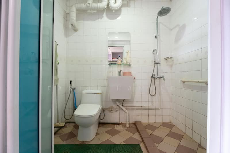 618 Choa Chu Kang North 7, 618 Choa Chu Kang North 7, 4 Bedrooms, 1,442 sqft, HDB Flat For Sale, by Faritz Hameed, 500145852 - Bathroom - PropertyGuru.com.sg