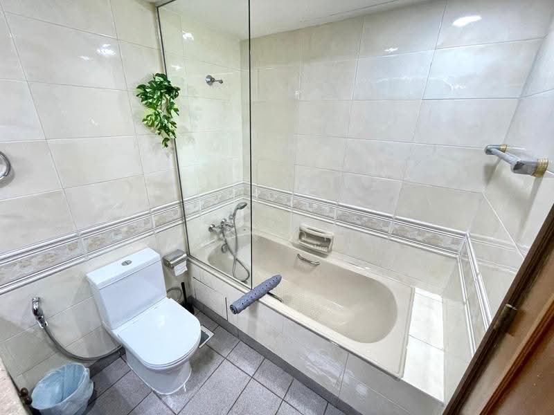 Gold Coast Condo, 360 Pasir Panjang Road, Buona Vista / West Coast / Clementi New Town, Room Rental, 180 sqft, Condominium For Rent, by Sean Ong, 500145863 - Bathroom - PropertyGuru.com.sg