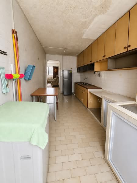 447 Jurong West Street 42, 447 Jurong West Street 42, 3 Bedrooms, 1,109 sqft, HDB Flat For Sale, by Allan Tan, 500145898 - Kitchen - PropertyGuru.com.sg