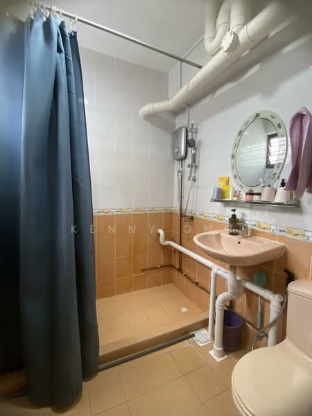 118 Clementi Street 13, 118 Clementi Street 13, 3 Bedrooms, 1,119 sqft, HDB Flat For Sale, by Kenny Ong, 500145921 - Bathroom - PropertyGuru.com.sg