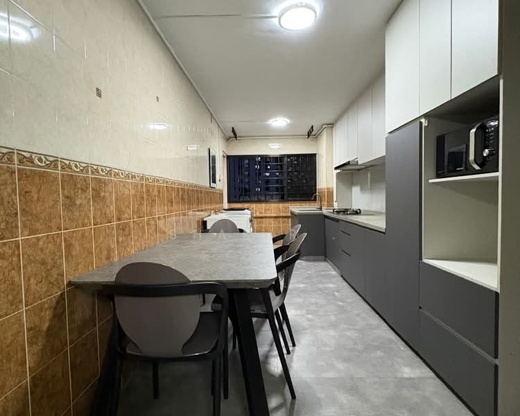 715 Yishun Street 71, 715 Yishun Street 71, 3 Bedrooms, 904 sqft, HDB Flat For Rent, by Shamir ., 500145930 - Spacious Kitchen - PropertyGuru.com.sg