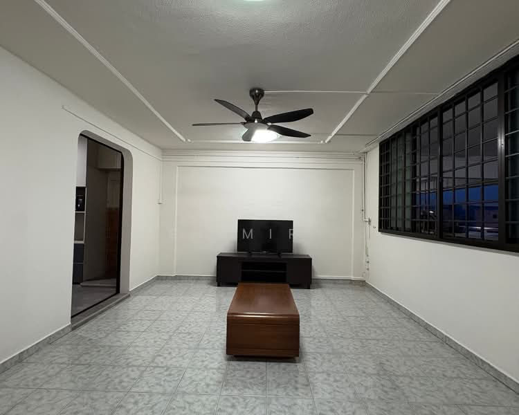 715 Yishun Street 71, 715 Yishun Street 71, 3 Bedrooms, 904 sqft, HDB Flat For Rent, by Shamir ., 500145930 - Spacious Living Room - PropertyGuru.com.sg