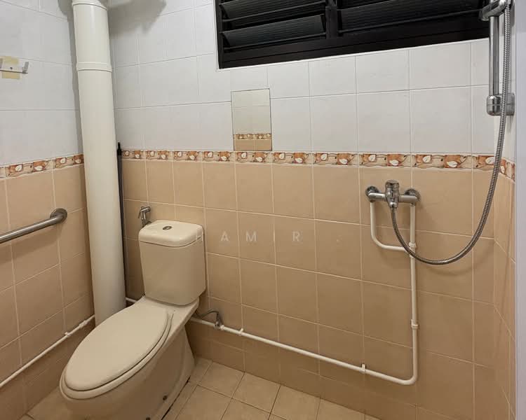 715 Yishun Street 71, 715 Yishun Street 71, 3 Bedrooms, 904 sqft, HDB Flat For Rent, by Shamir ., 500145930 - Common Bathroom - PropertyGuru.com.sg