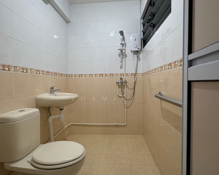 715 Yishun Street 71, 715 Yishun Street 71, 3 Bedrooms, 904 sqft, HDB Flat For Rent, by Shamir ., 500145930 - Master Bathroom - PropertyGuru.com.sg