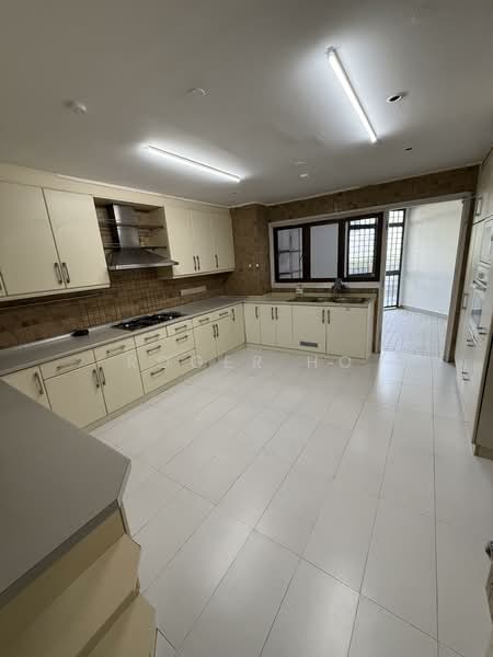 The Arcadia (Arcadia Gardens), 239 Arcadia Road, 5 Bedrooms, 6,566 sqft, Condominium For Sale, by Roger Ho, 500145934 - Kitchen - PropertyGuru.com.sg
