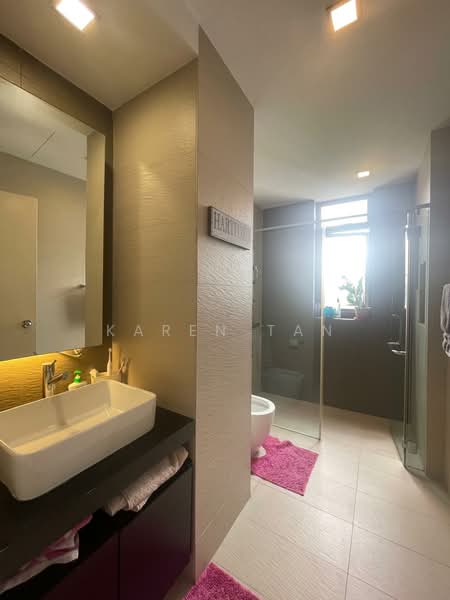 Astrid Meadows, 42 Coronation Road West, 4 Bedrooms, 2,745 sqft, Condominium For Rent, by Karen Tan, 500145948 - Shared Bathroom - PropertyGuru.com.sg