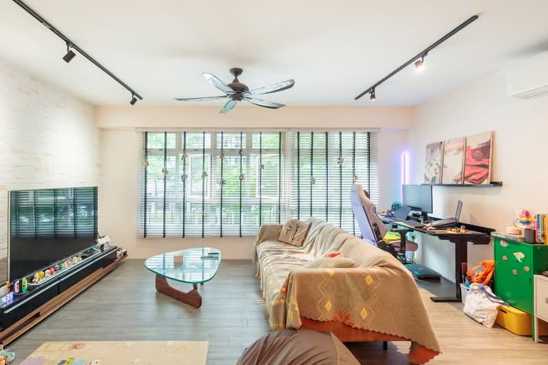 523A Tampines Central 7, 523A Tampines Central 7, 3 Bedrooms, 1,216 sqft, HDB Flat For Sale, by Jemaine Ng, 500145953 - Living Room - PropertyGuru.com.sg