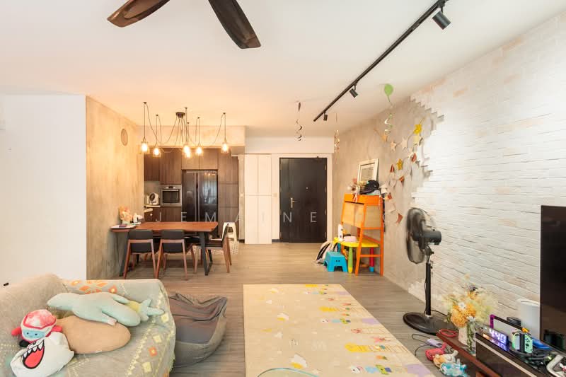 523A Tampines Central 7, 523A Tampines Central 7, 3 Bedrooms, 1,216 sqft, HDB Flat For Sale, by Jemaine Ng, 500145953 - Living Room - PropertyGuru.com.sg