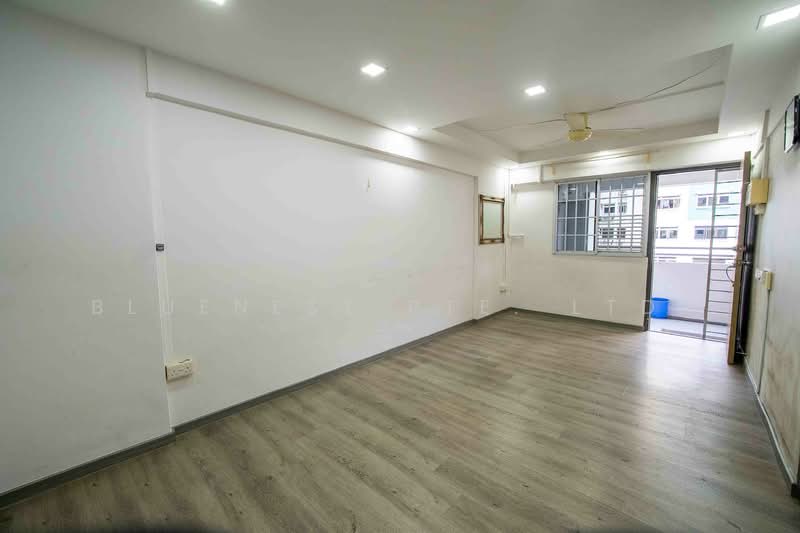 4 Lorong Lew Lian, 4 Lorong Lew Lian, 2 Bedrooms, 688 sqft, HDB Flat For Sale, by CLARENCE LIANG, 500145955 - Living Room - PropertyGuru.com.sg