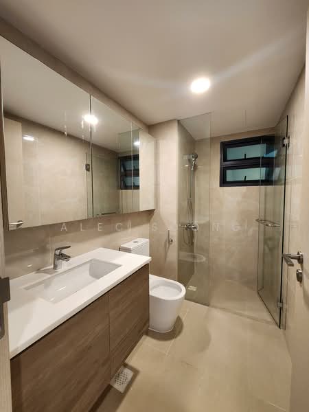 Treasure at Tampines, 11 Tampines Lane, 3 Bedrooms, 1,012 sqft, Condominium For Sale, by Alec Soong, 500145958 - Bathroom - PropertyGuru.com.sg
