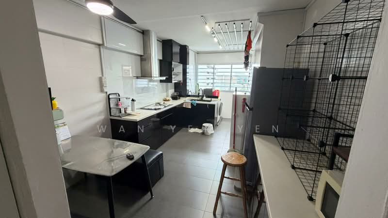450 Tampines Street 42, 450 Tampines Street 42, Room Rental, 150 sqft, HDB Flat For Rent, by Wan Yen Yen, 500145967 - Kitchen - PropertyGuru.com.sg