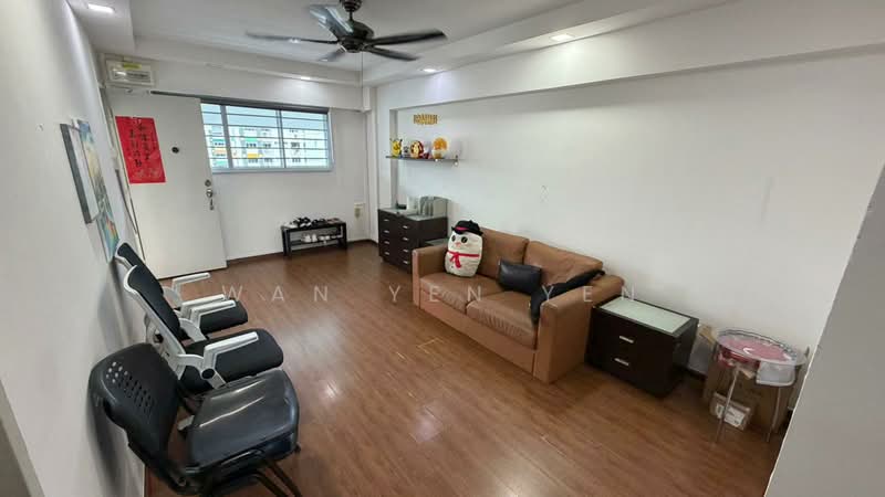 450 Tampines Street 42, 450 Tampines Street 42, Room Rental, 150 sqft, HDB Flat For Rent, by Wan Yen Yen, 500145967 - Living Room - PropertyGuru.com.sg