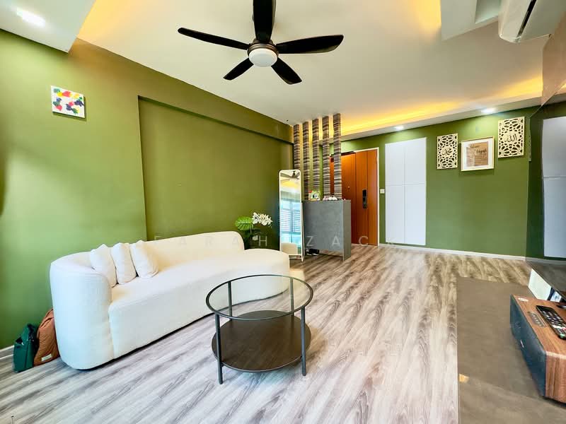 808A Choa Chu Kang Avenue 1, 808A Choa Chu Kang Avenue 1, 3 Bedrooms, 990 sqft, HDB Flat For Sale, by Farah Zack, 500145980 - Living Room - PropertyGuru.com.sg