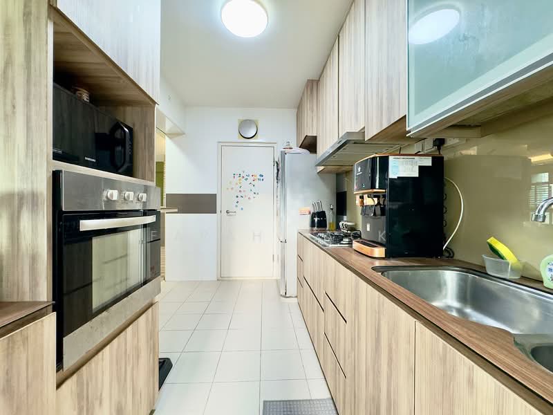 808A Choa Chu Kang Avenue 1, 808A Choa Chu Kang Avenue 1, 3 Bedrooms, 990 sqft, HDB Flat For Sale, by Farah Zack, 500145980 - Kitchen - PropertyGuru.com.sg