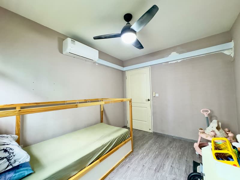 808A Choa Chu Kang Avenue 1, 808A Choa Chu Kang Avenue 1, 3 Bedrooms, 990 sqft, HDB Flat For Sale, by Farah Zack, 500145980 - Bedroom - PropertyGuru.com.sg