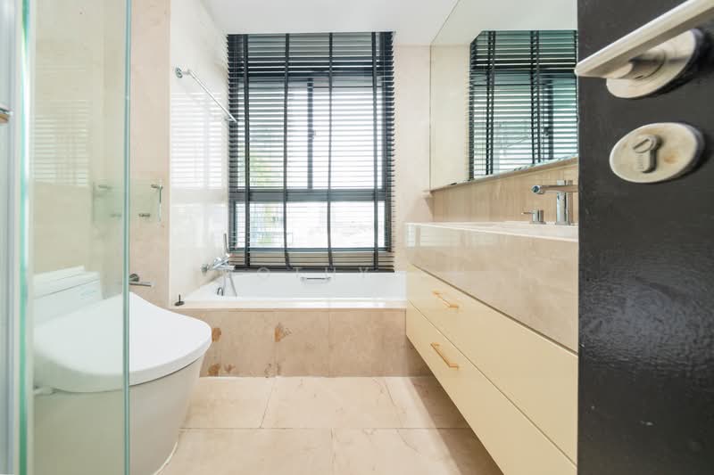 Rivergate, 97 Robertson Quay, 4 Bedrooms, 2,077 sqft, Condominium For Rent, by Timothy Chen, 500145982 - Bathroom - PropertyGuru.com.sg
