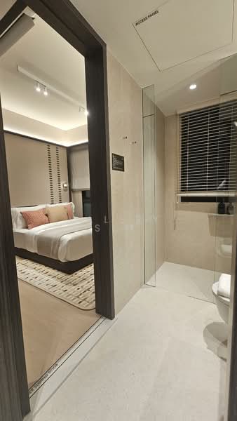 Hudson Place Residences, Buona Vista / West Coast / Clementi New Town, 4 Bedrooms, 1,432 sqft, Condominium For Sale, by Valery Sim, 500145984 - Junior room 2 ensuite - PropertyGuru.com.sg