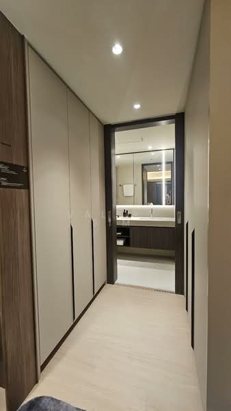Hudson Place Residences, Buona Vista / West Coast / Clementi New Town, 4 Bedrooms, 1,432 sqft, Condominium For Sale, by Valery Sim, 500145984 - Walk in wardrobe - PropertyGuru.com.sg